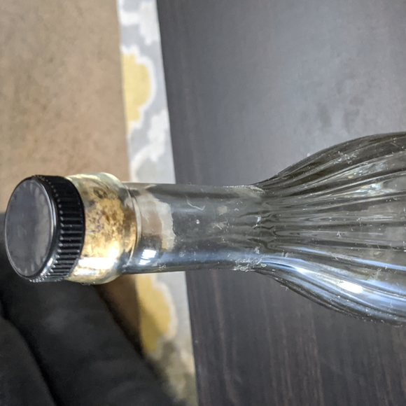 Clear glass wine bottle - Picture 2 of 6